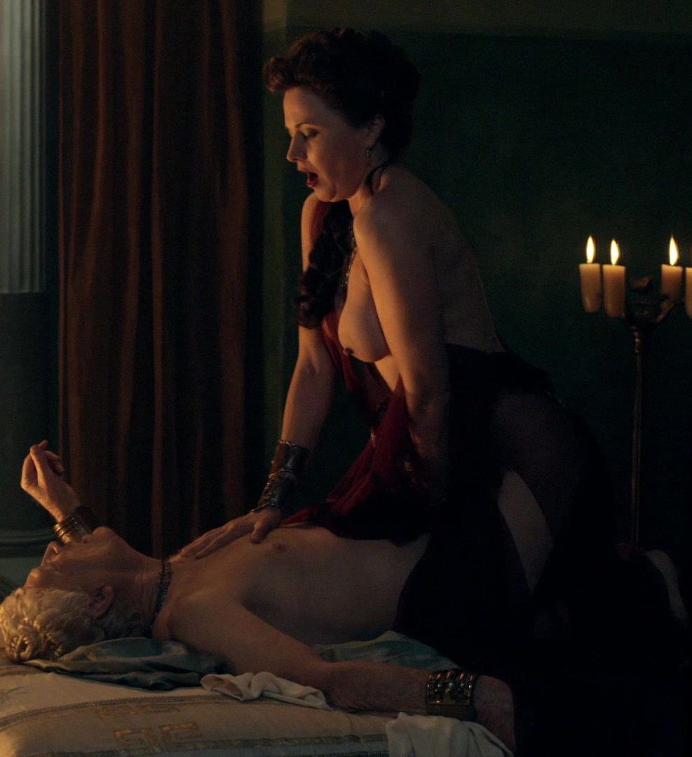 Люси Лоулесс в Spartacus: Gods of the Arena (2011)