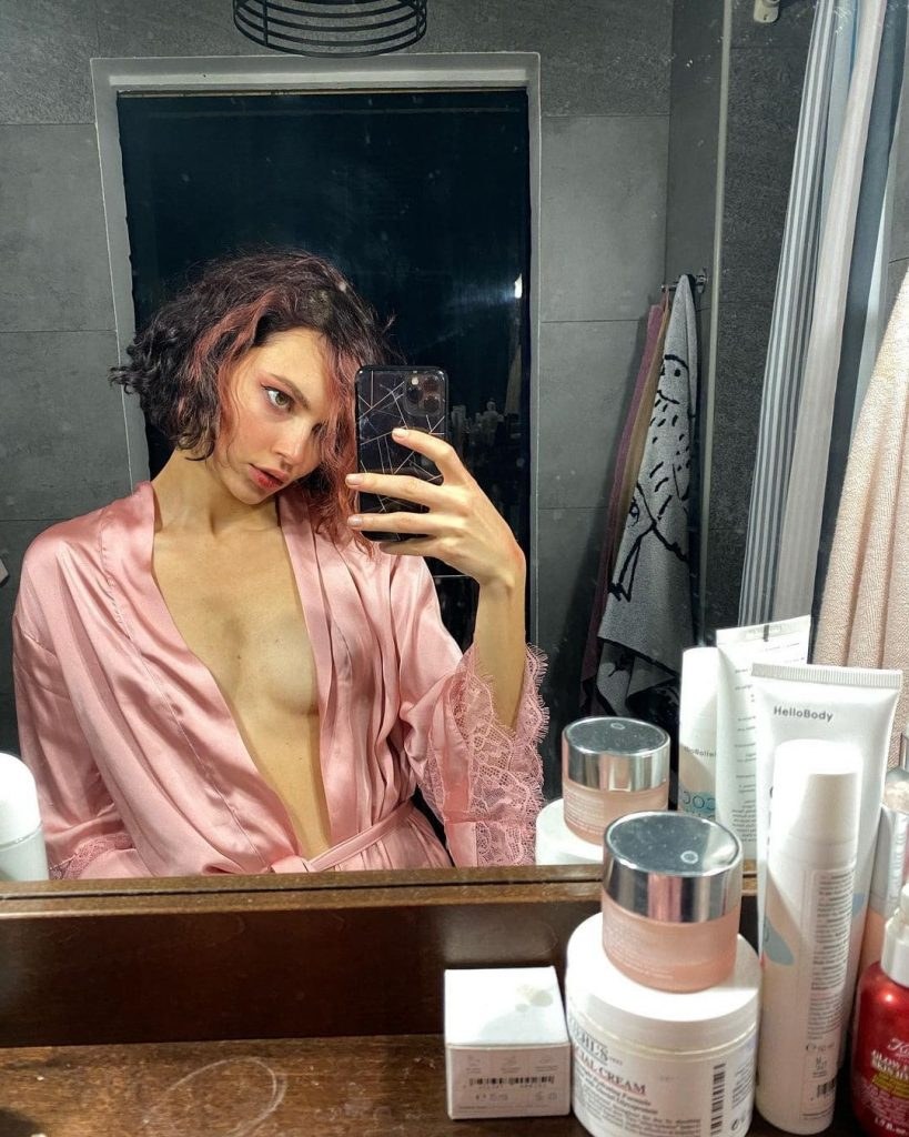 Полина фаворская 18