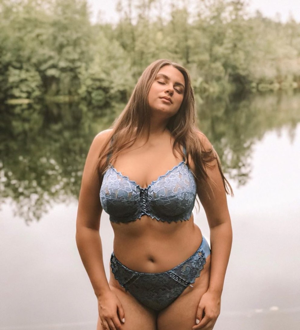 Александра Коняхина модель плюс сайз