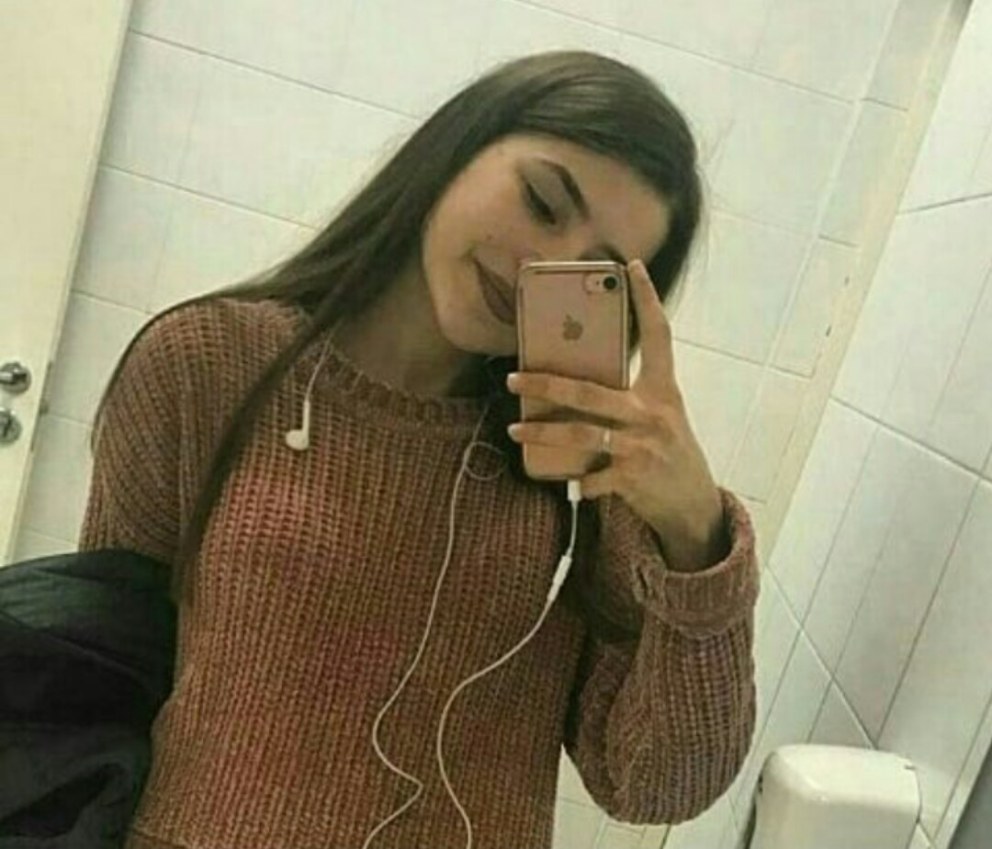 Наргиз Фахри ножки