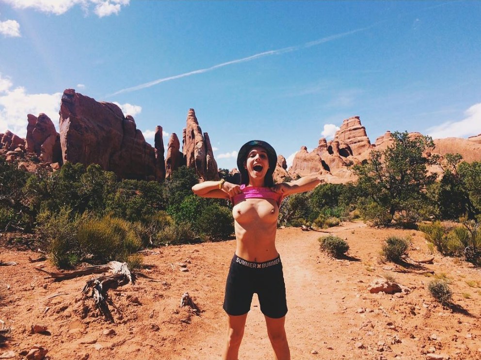 Caitlin Stasey украденные хакерами