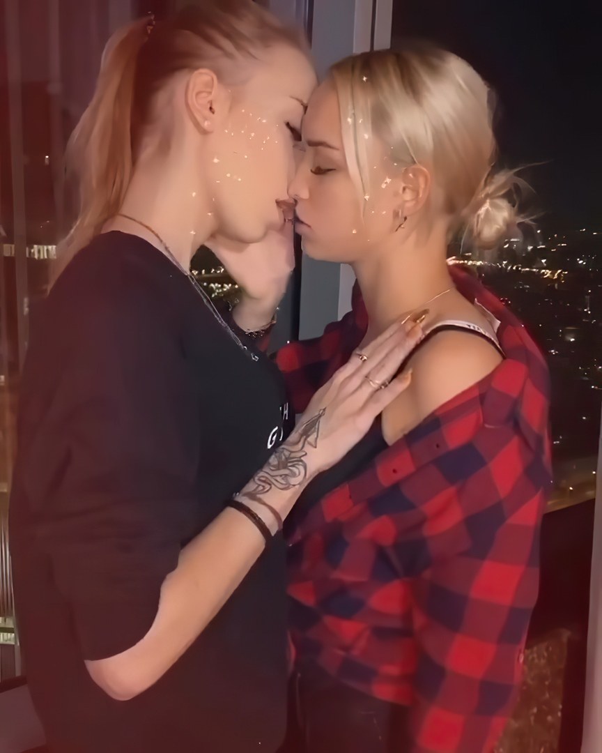 Сливы популярных блогерш голые