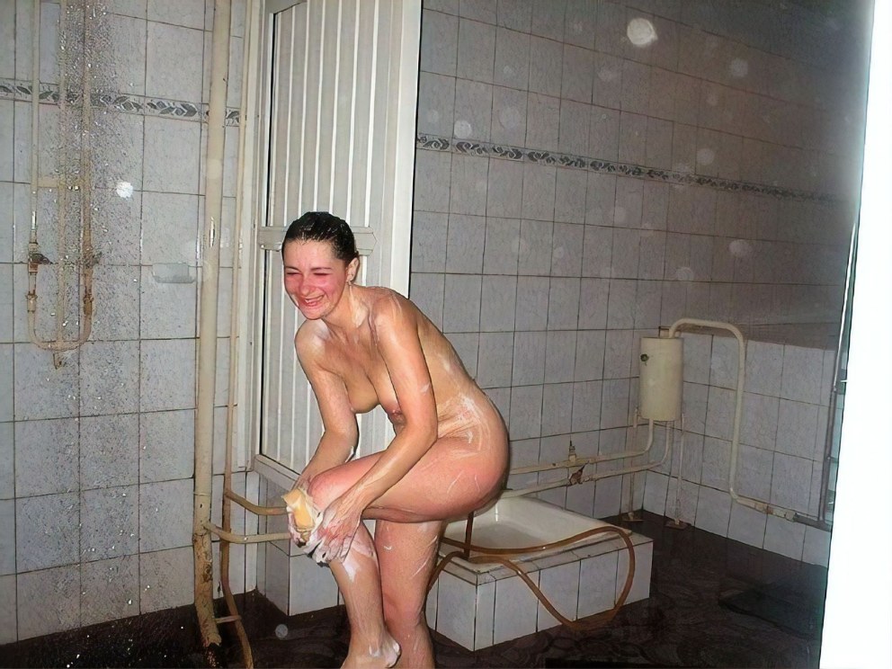 Ню в общественной бане частное