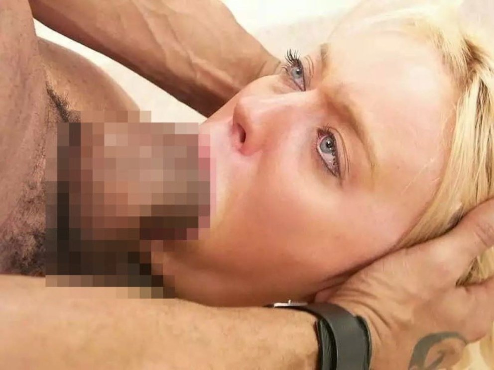 Andi Anderson заглатывает чёрный член