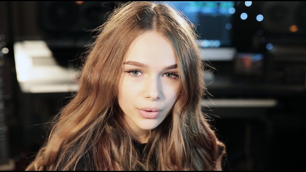 Фигуристка Софья Самодурова в купальнике
