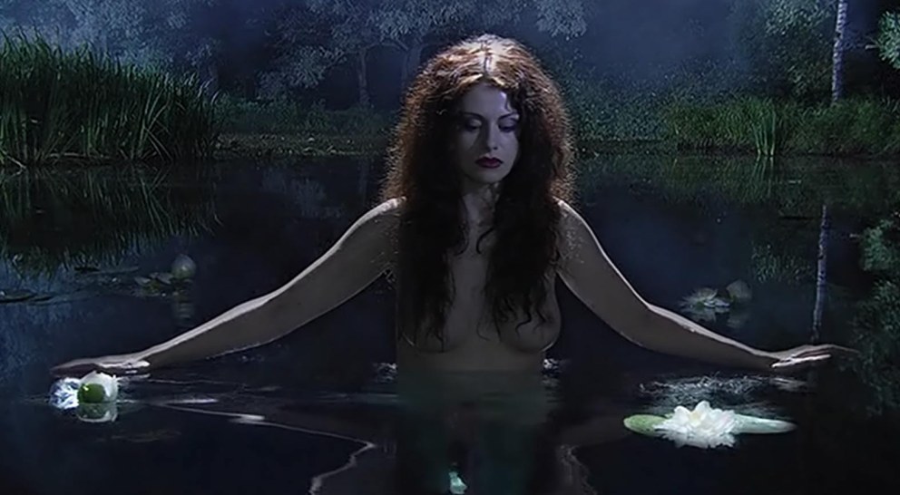 Анна Старшенбаум в Нижнем белье в сериале