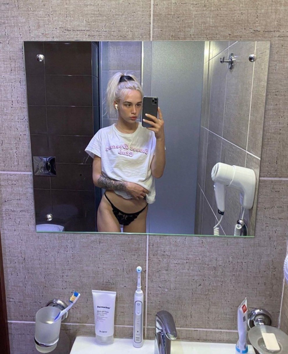Диана Шурыгина в душе