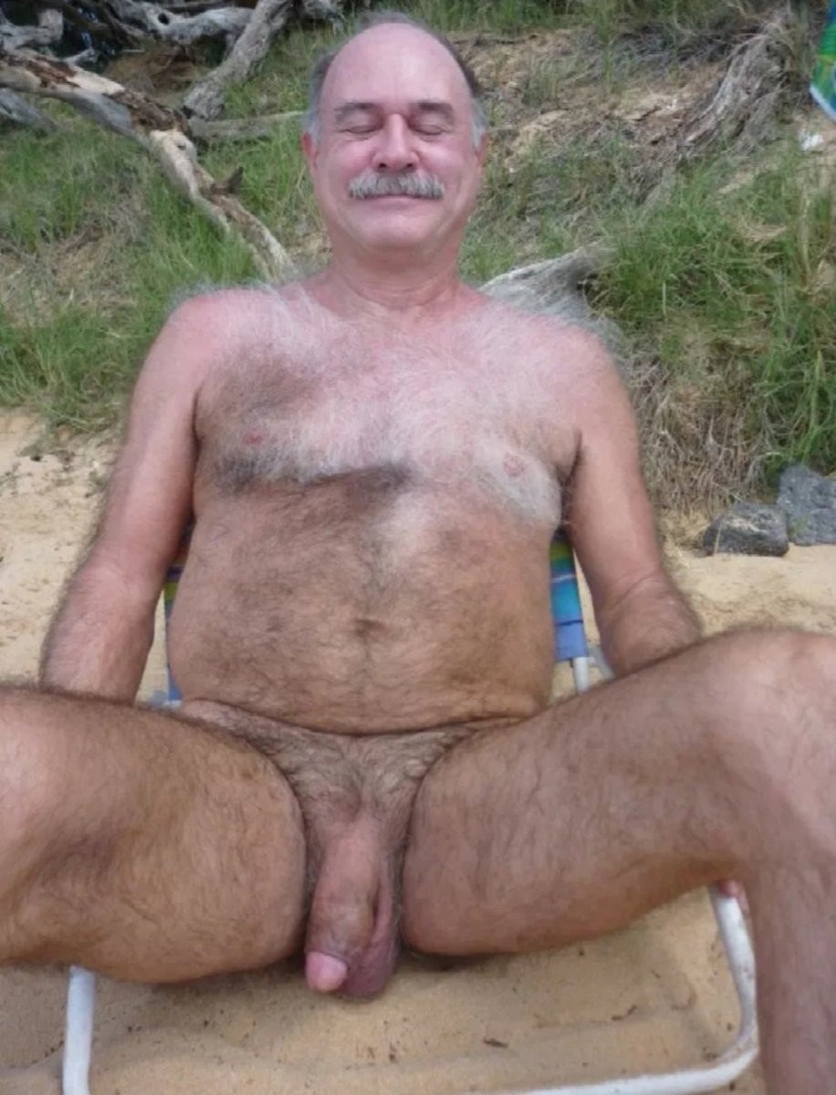 Пляжные порно старых мужиков медведей (75 фото)