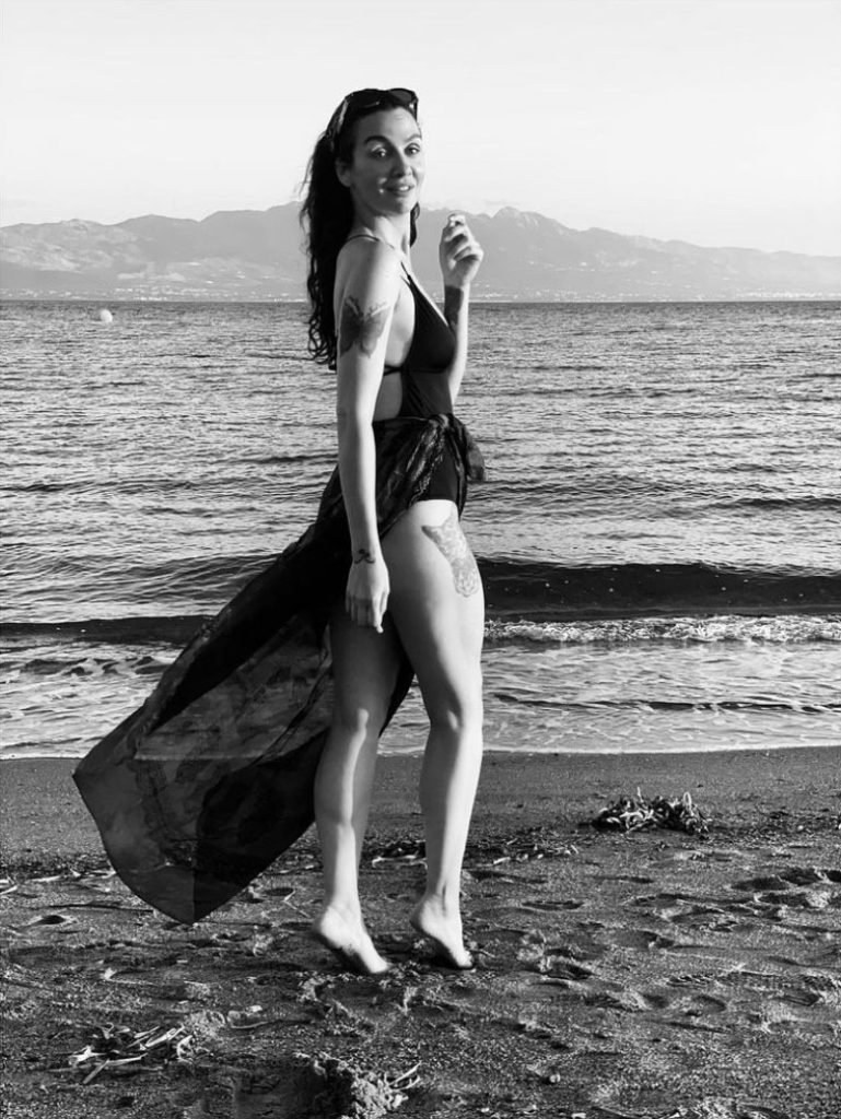 Birce Akalay в купальнике
