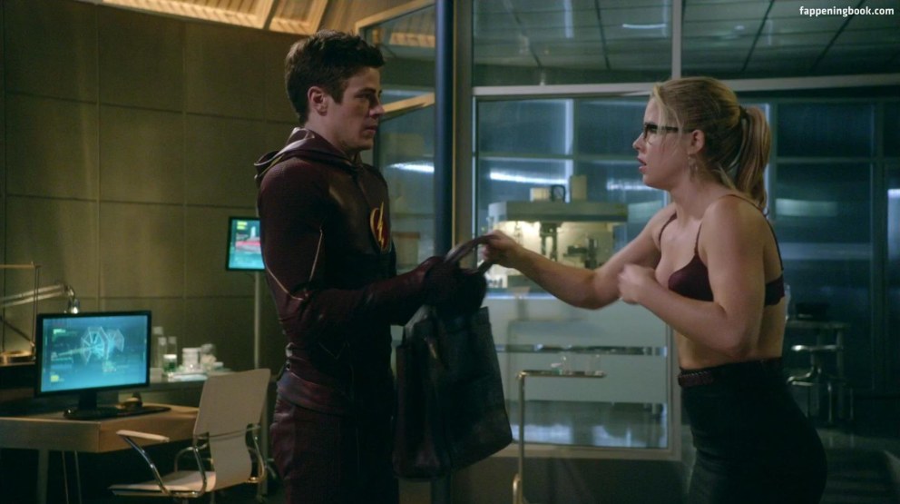 Oliver Queen and Felicity переспали