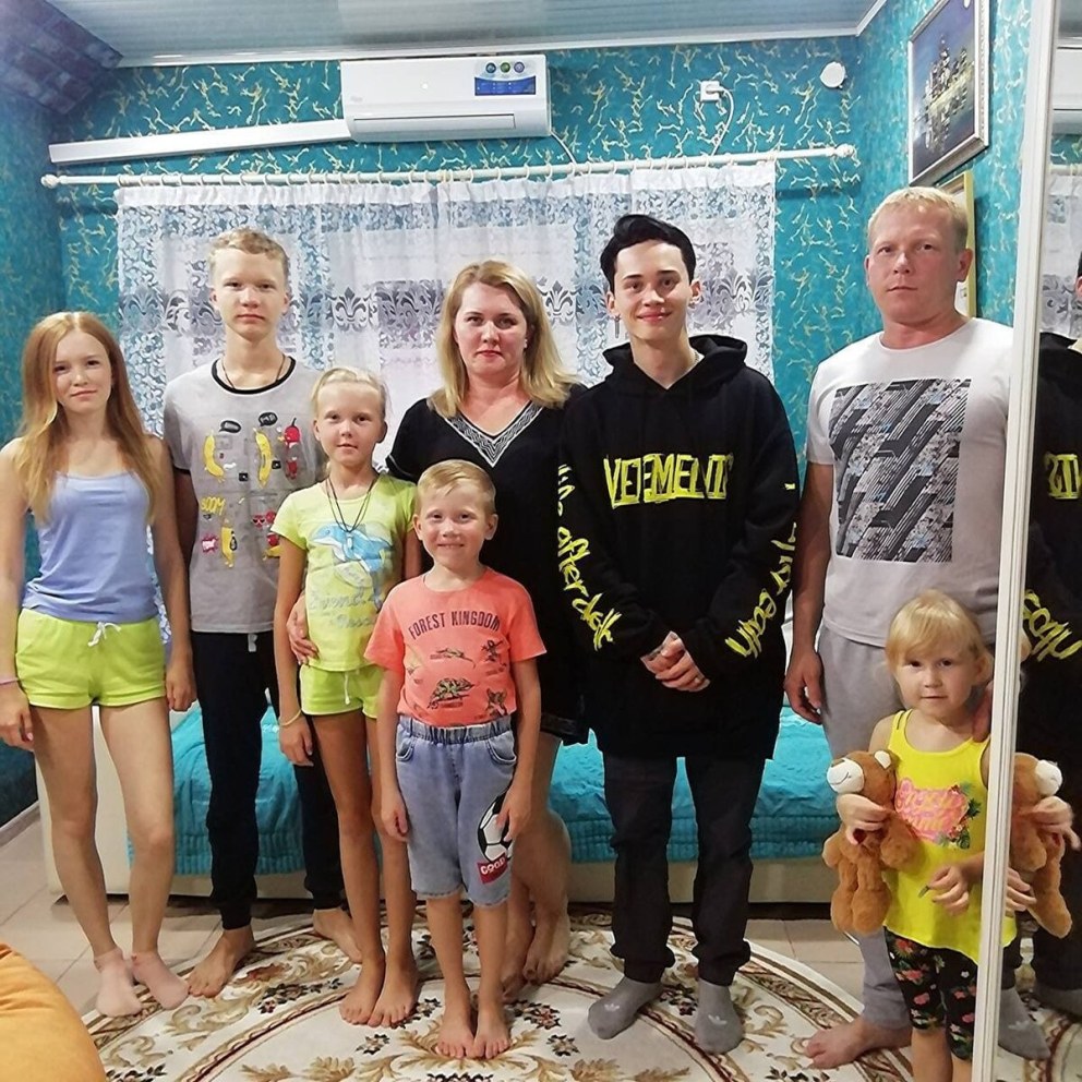 Даню Милохина с накрашенными ногтями