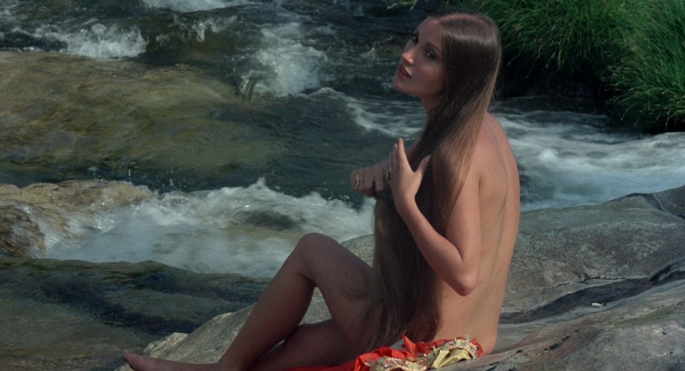 Lola Naymark nude au fil d’Ariane (2014)