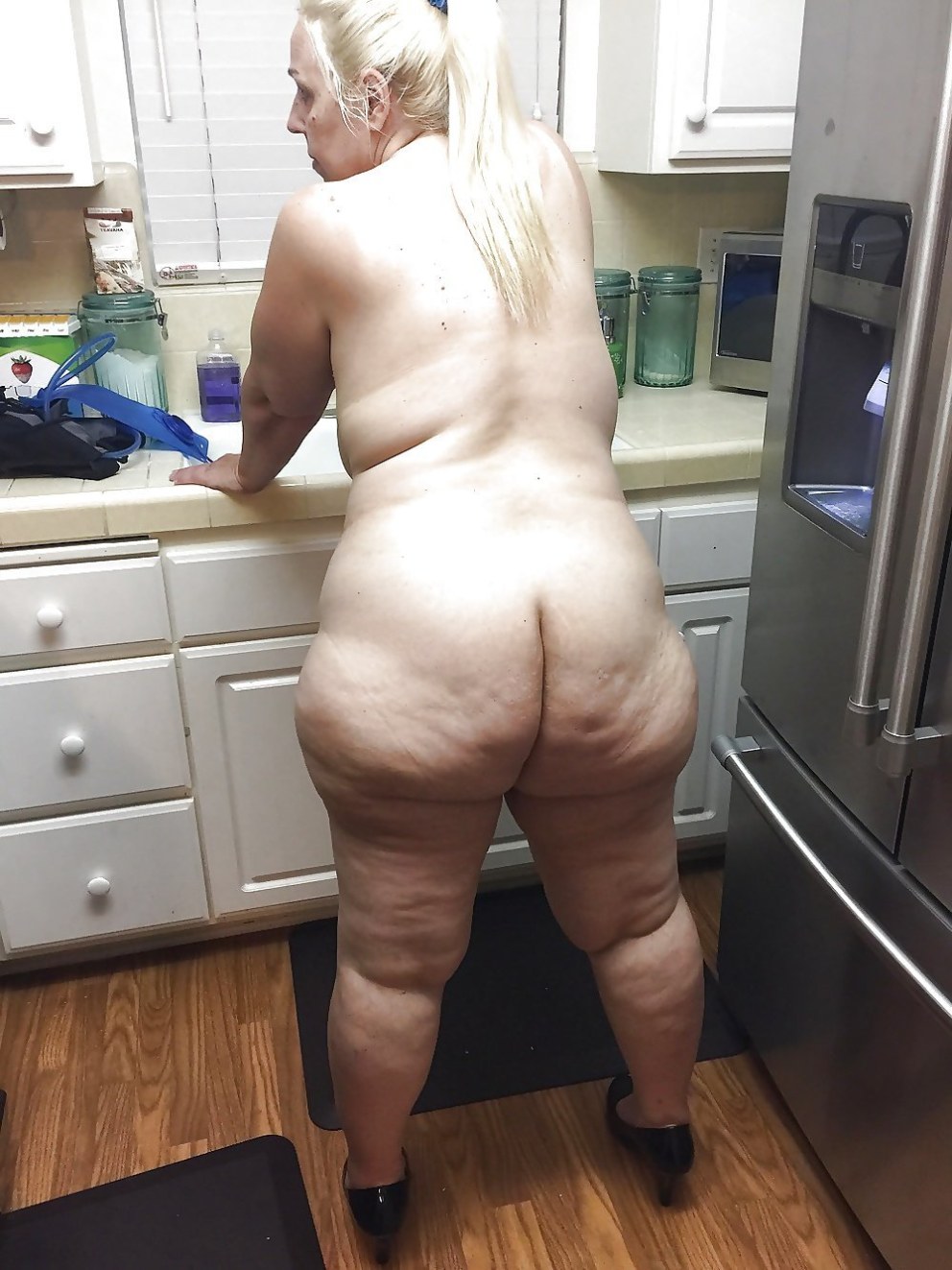 Большие целлюлитные задницы