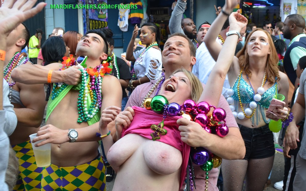 Mardi gras девушки