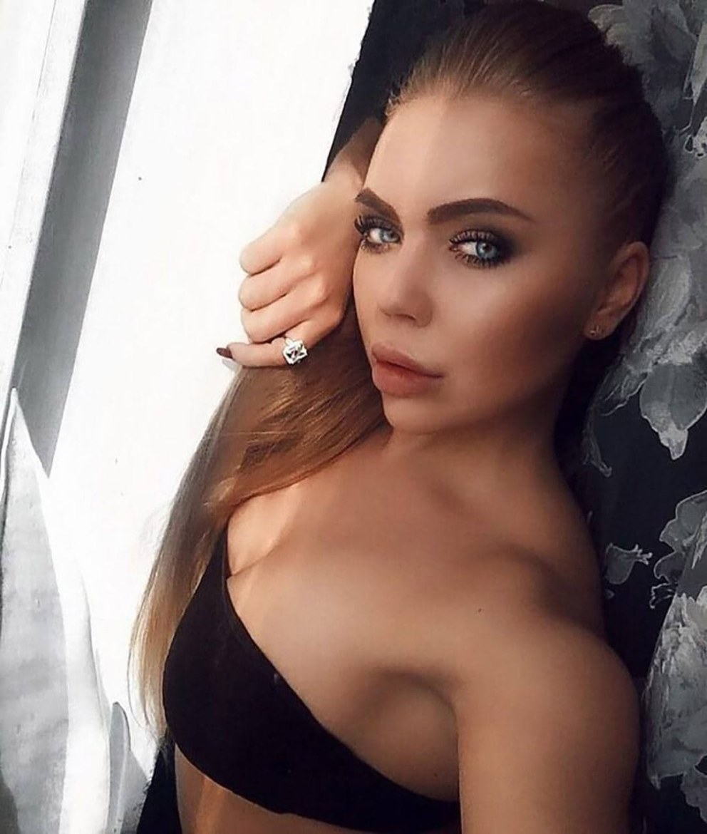 Карина кросс 2020