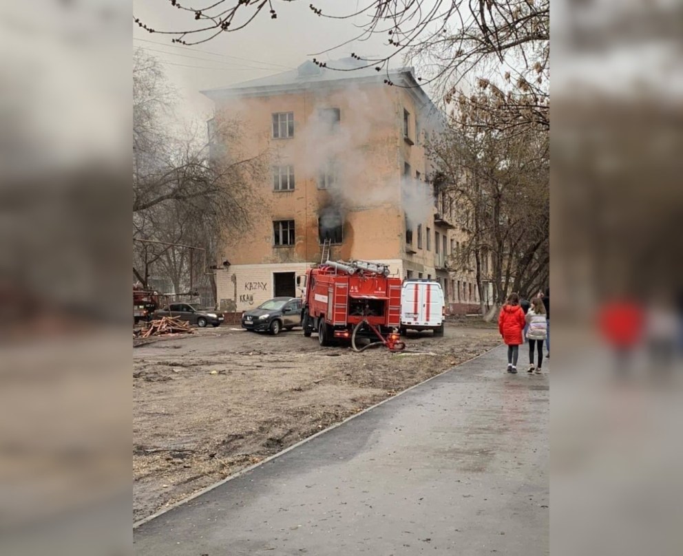 Пожар в Заводском районе Саратова сейчас