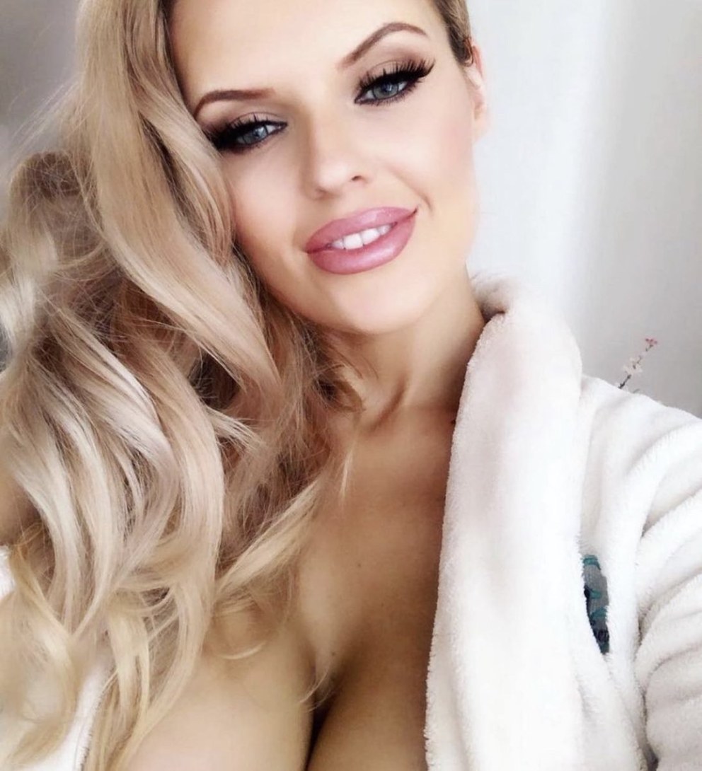 Christina Fox +18