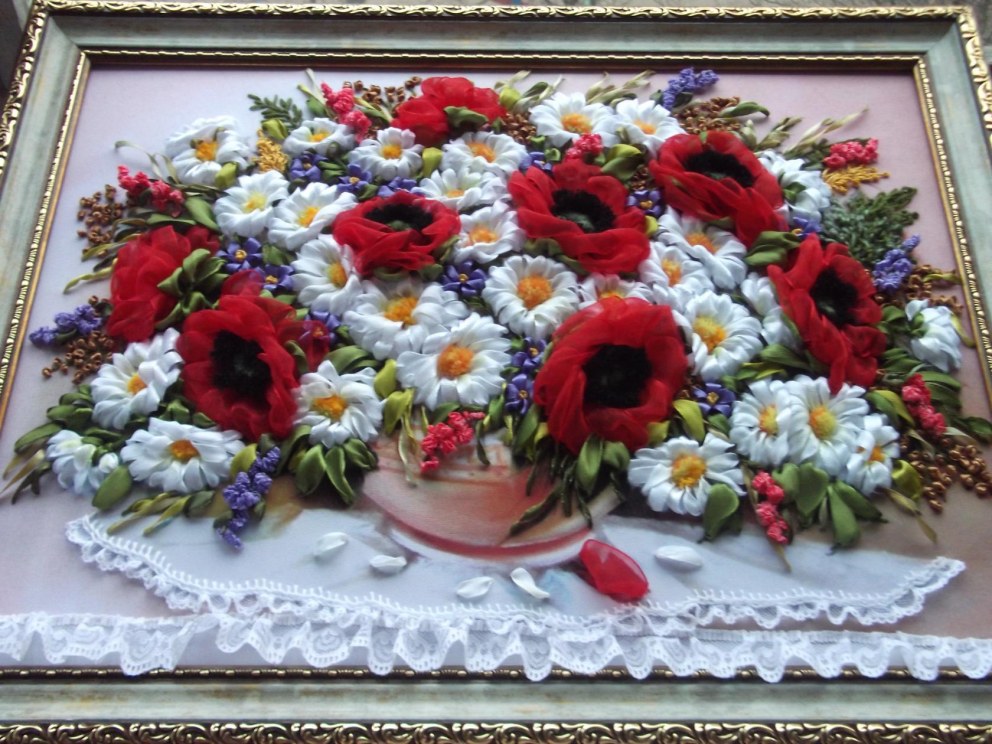 Картины из вязаных ромашек