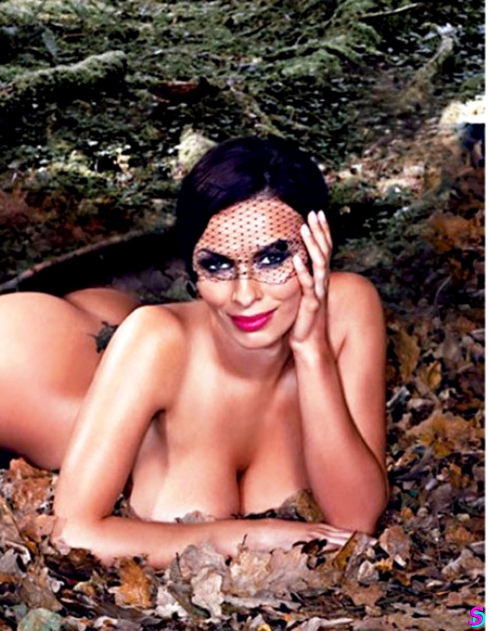 Эротический календарь Maxim