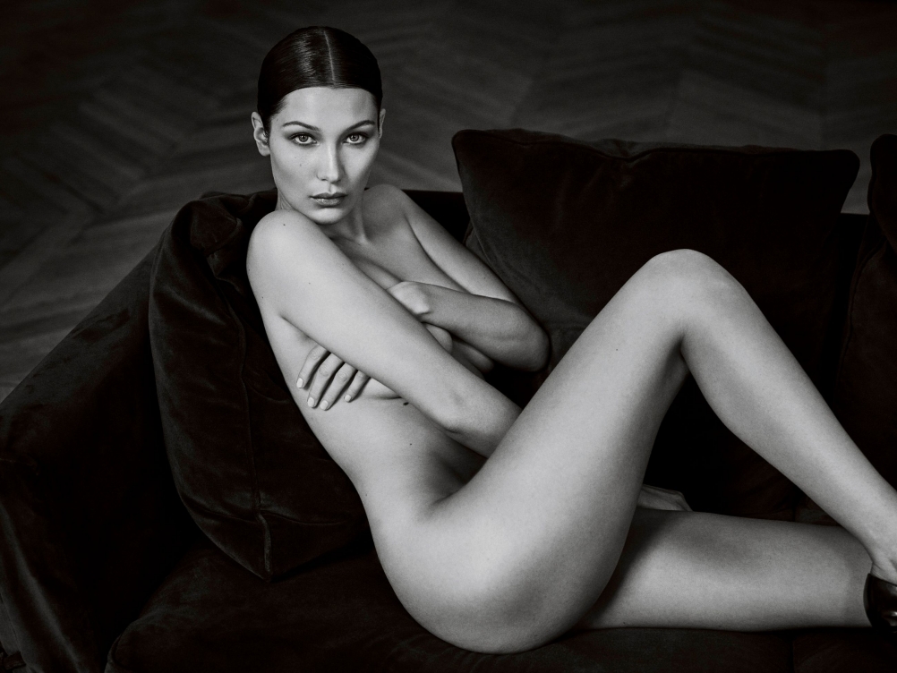 Белла Hadid топлесс в колготках