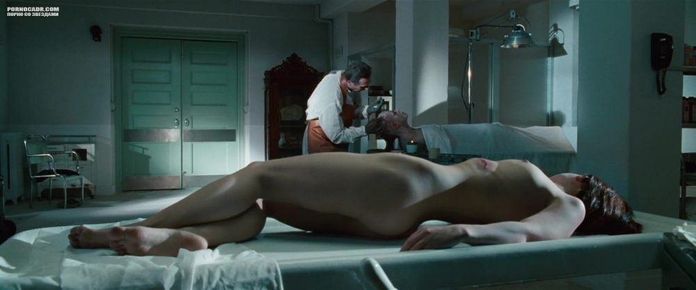 Christina Ricci Black Snake гиф