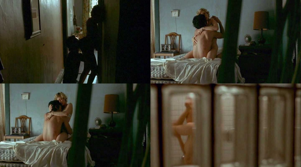 Vera Farmiga в купальнике