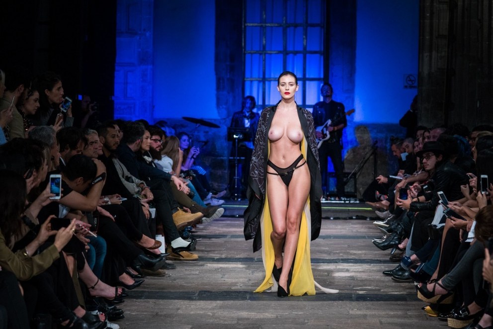 Чарли Ле Минду Charlie le naked