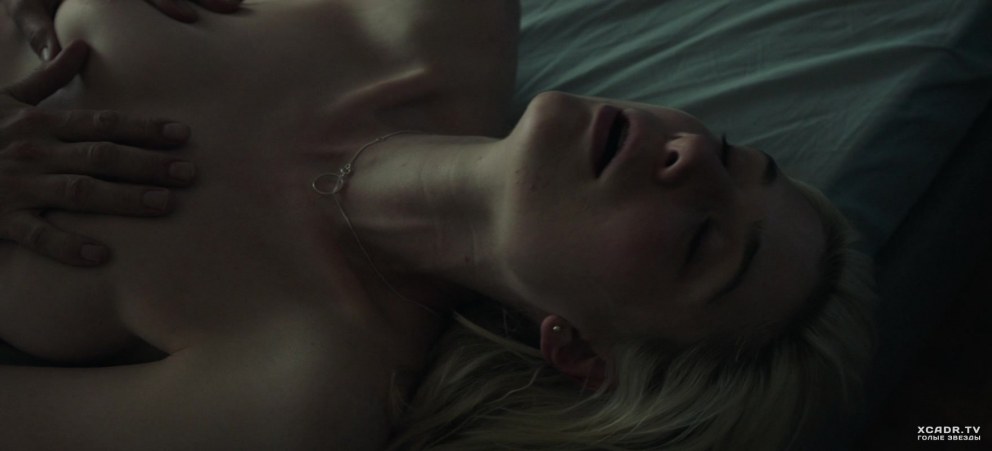 Elizabeth Debicki nude the Burnt Orange Heresy (2019)