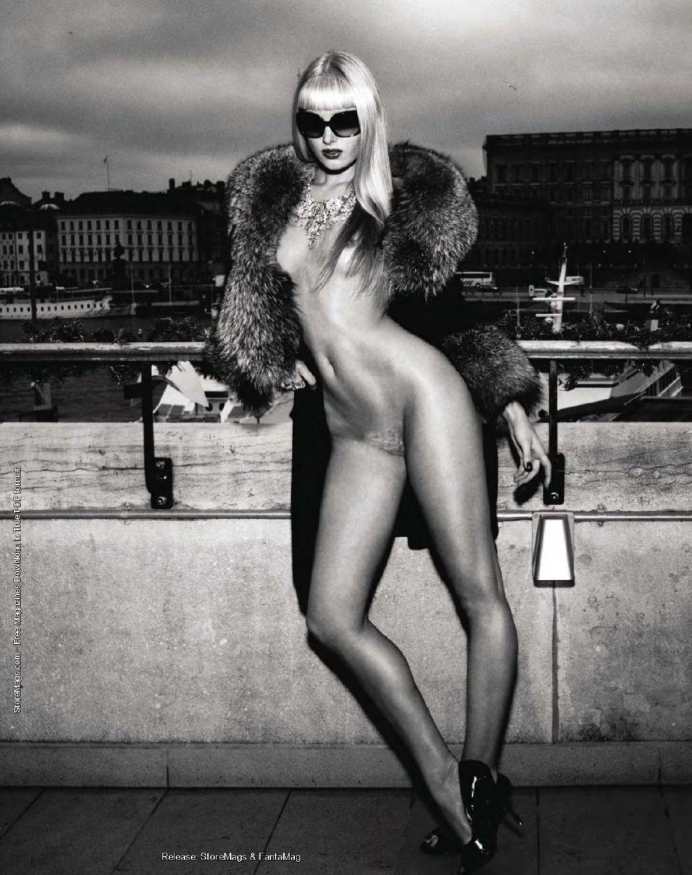 Ayşenur Balci topless