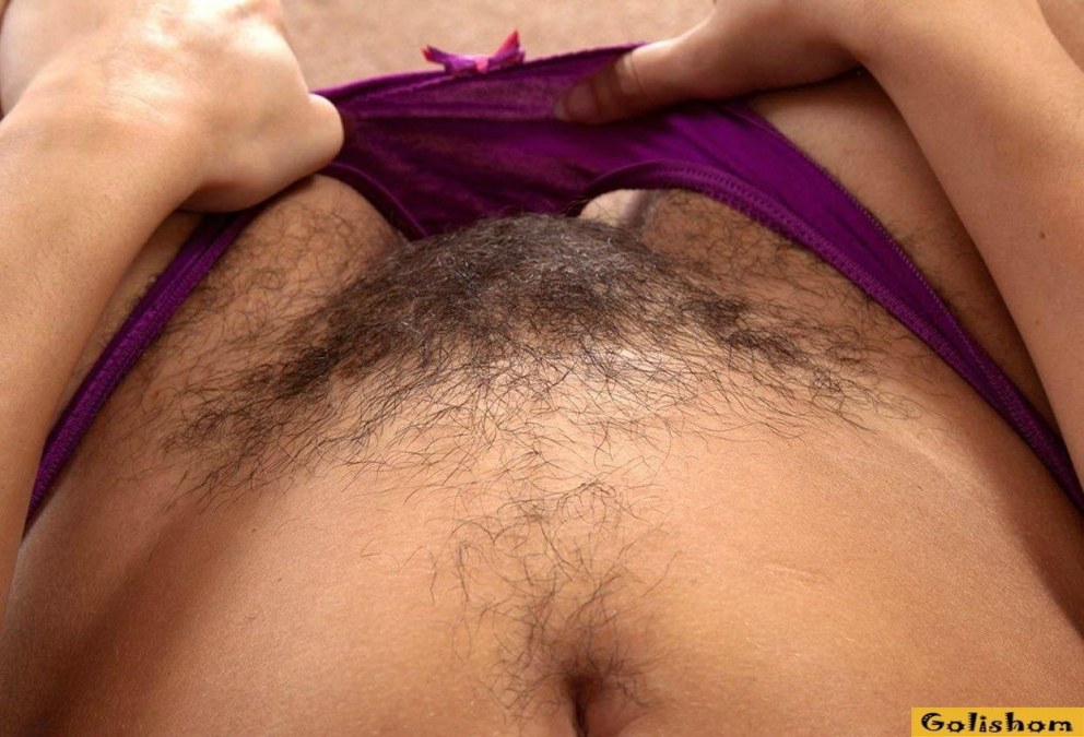 Волосатая киска под трусами