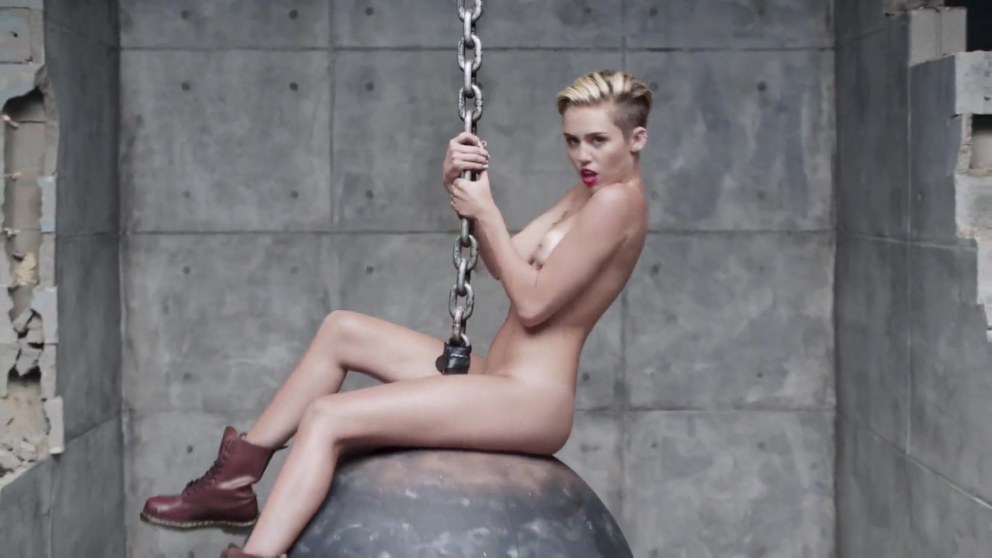 Майли Сайрус Wrecking Ball голая