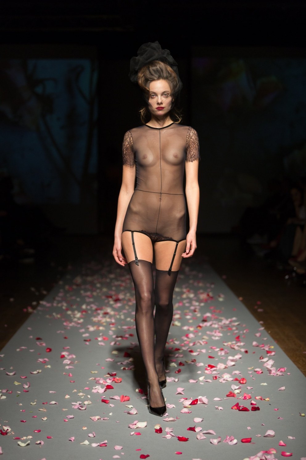 Алессандра Амбросио tits
