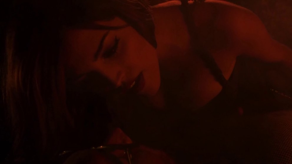 Eiza Gonzalez постельная сцена