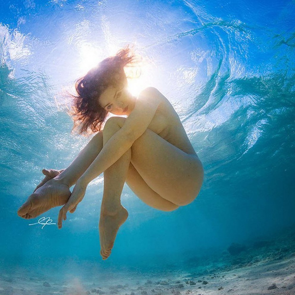 Топлесс под водой