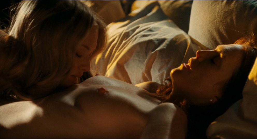 Джулианна Мур и Аманда Сейфрид sex