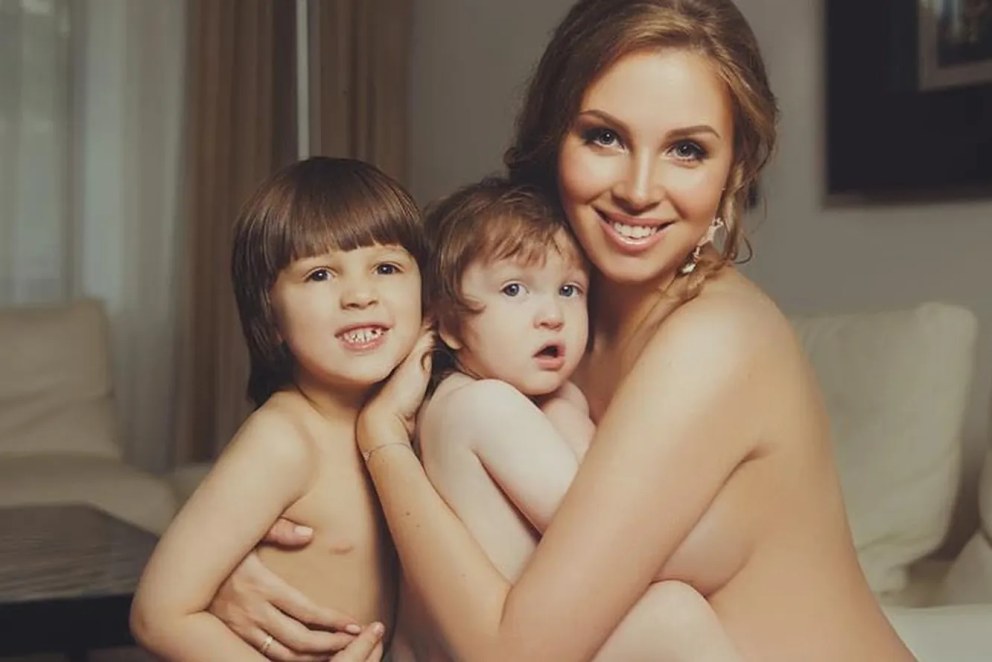 Полина Диброва топлесс