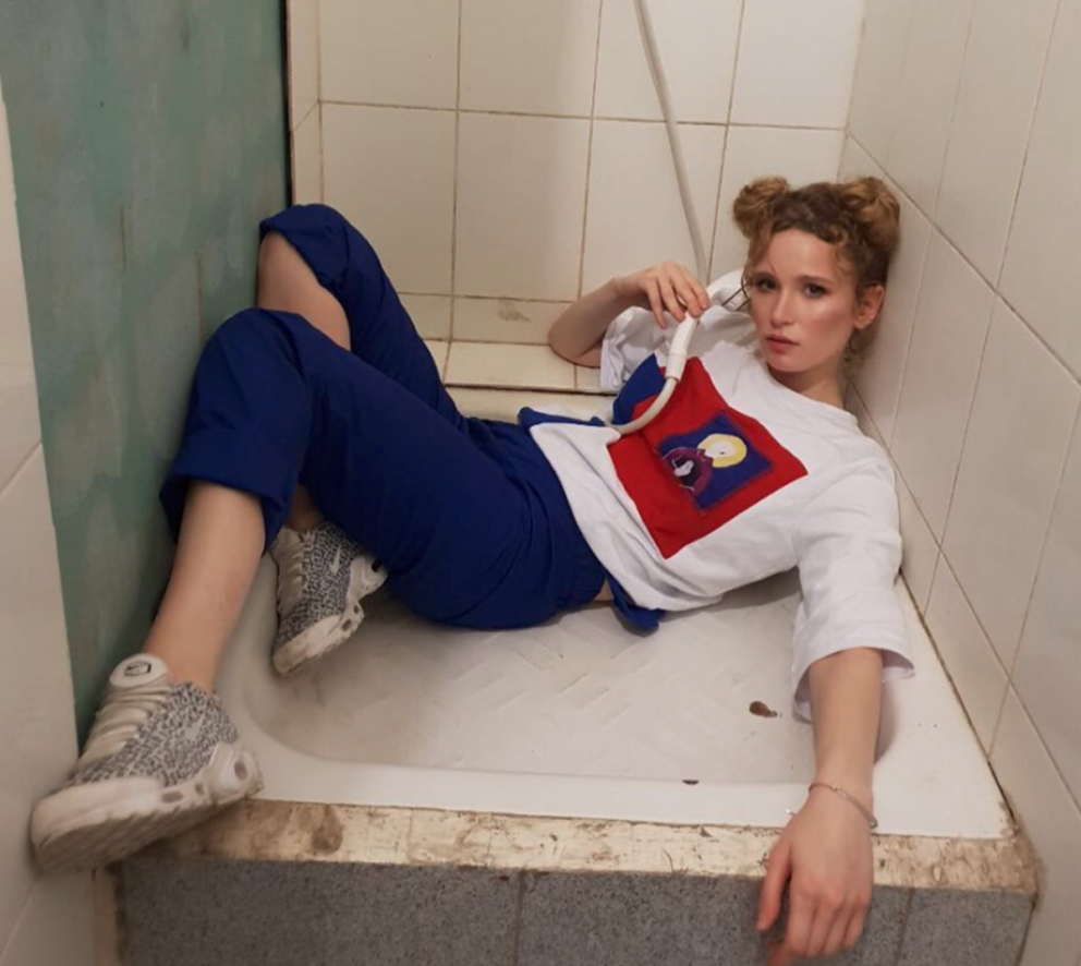 Монеточка певица