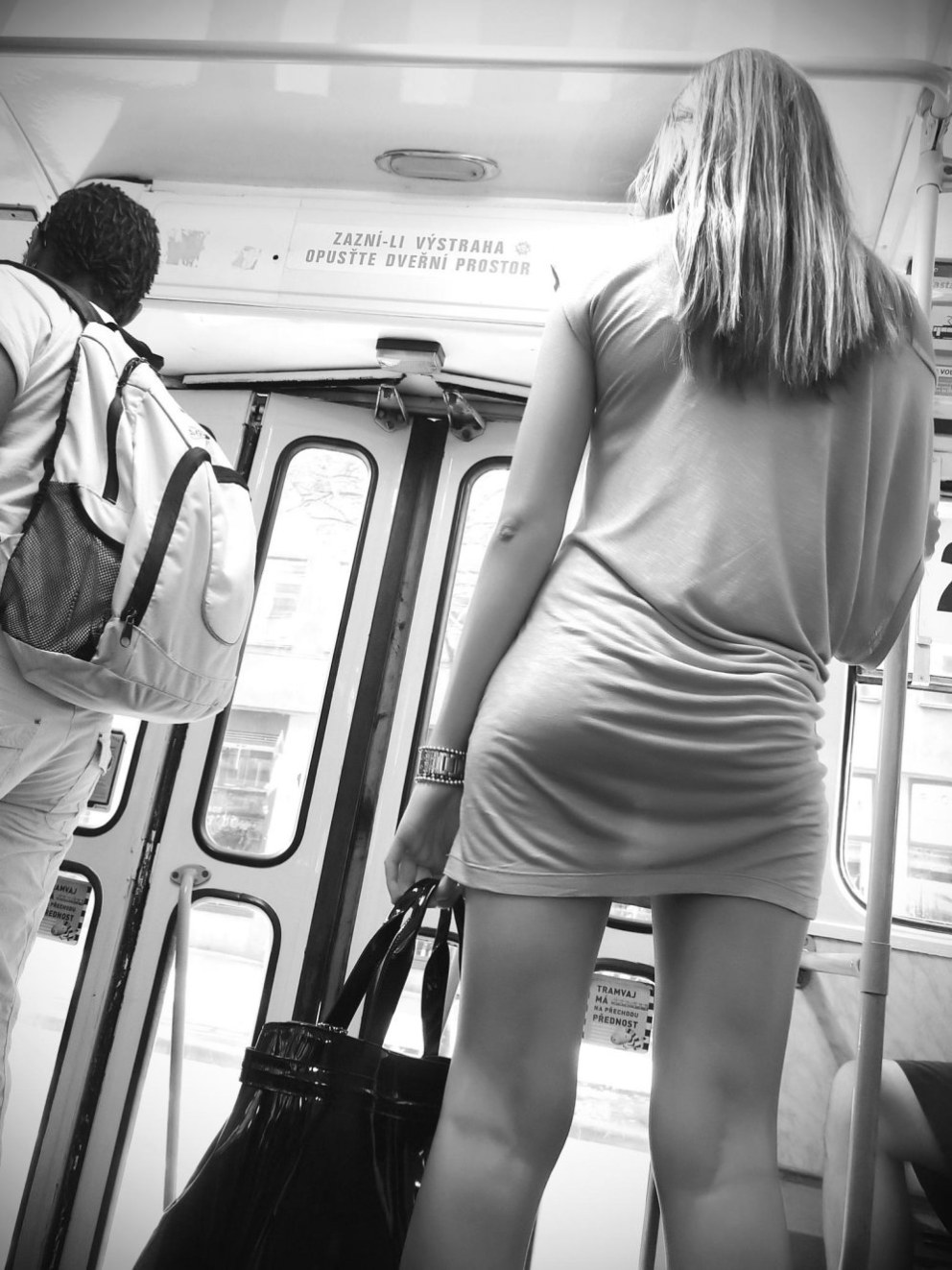 Женщины в колготках в транспорте