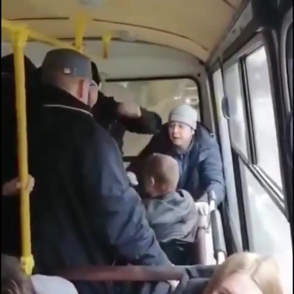 Женские ляжки в транспорте