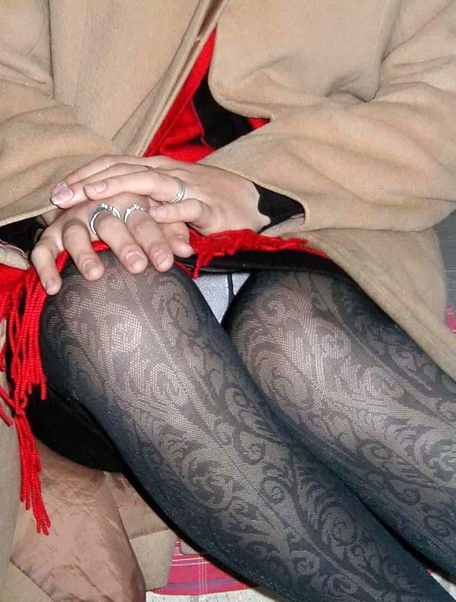 У индийских девушек под юбкой