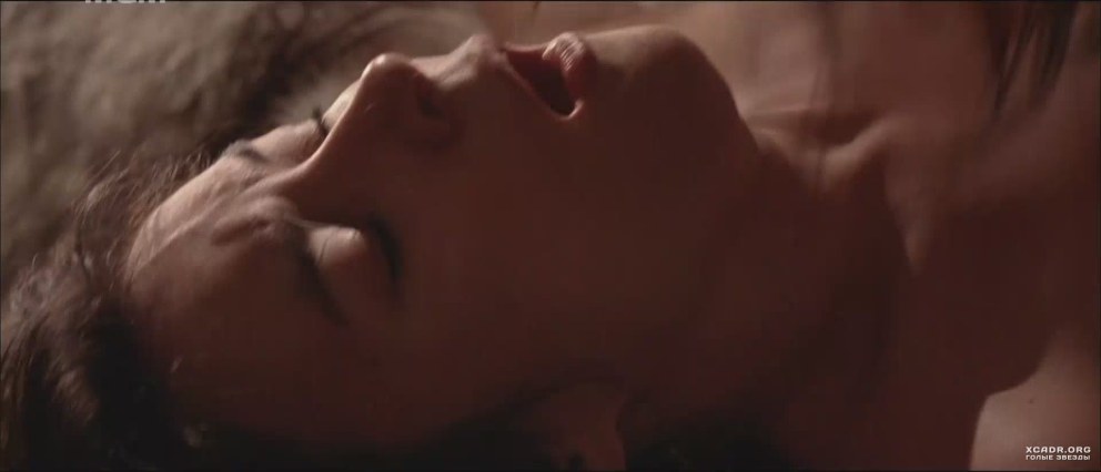 Gina Gershon and Jennifer Tilly nude sex Scene in bound movie