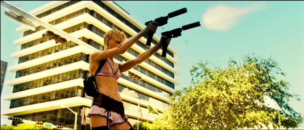Kate Nauta butt Scene in Nine Miles down