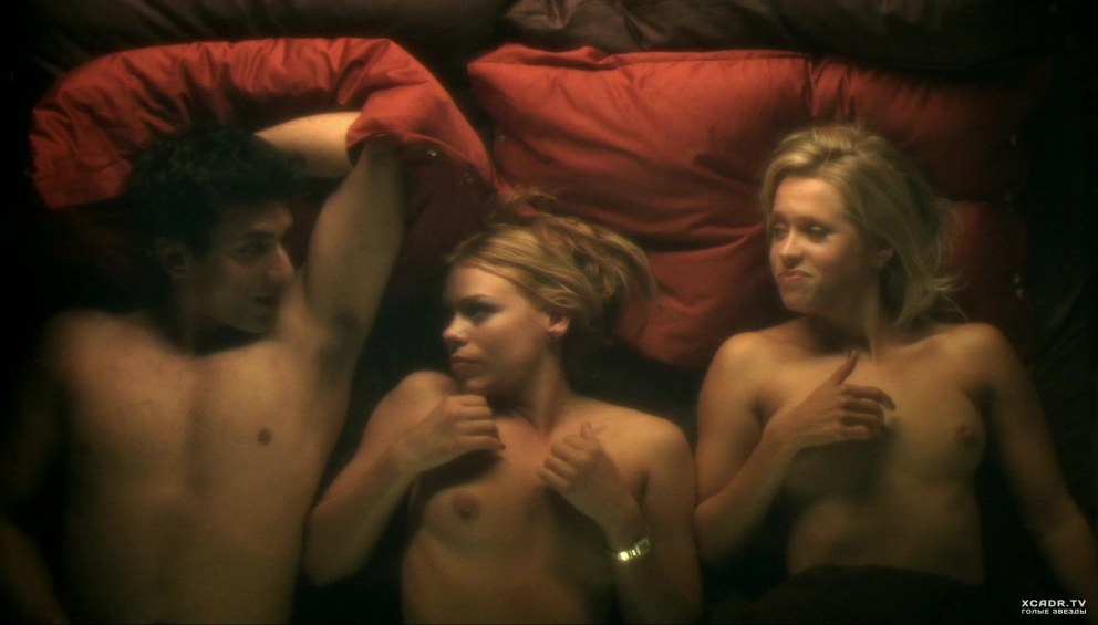 Билли Пайпер (роза Тайлер) голая