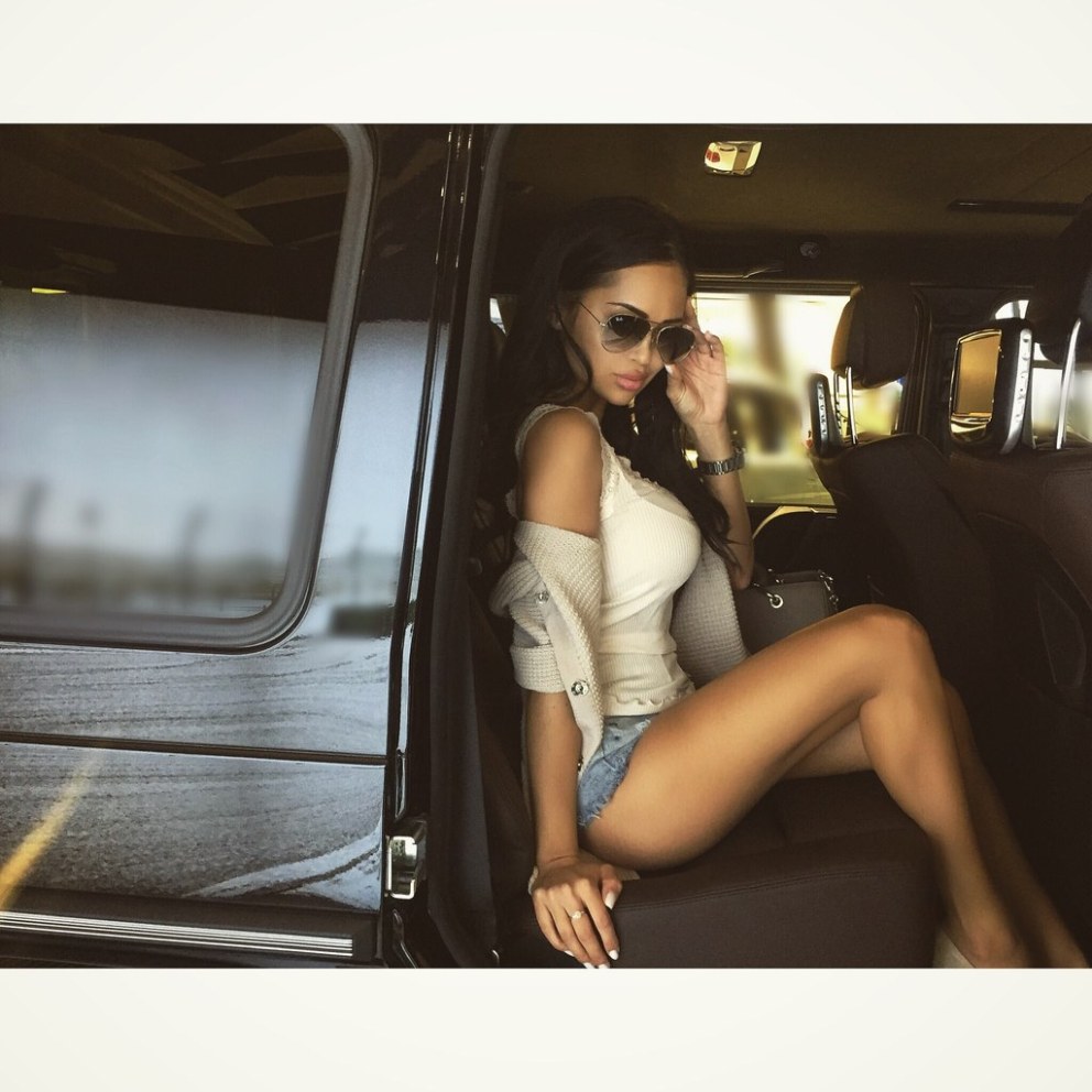 Kristina Sweet фото с ножом