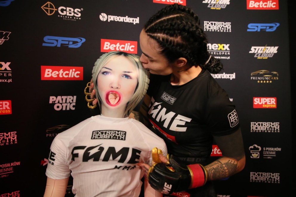 Камила Смогулецка UFC