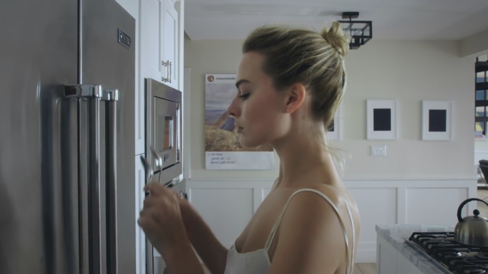 Margot Robbie‘s Beauty Routine